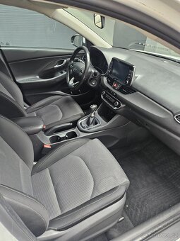 Hyundai i30 kombi 1.6crdi 85kw r.v 10/2020 kamera 2xklič -ČR - 12