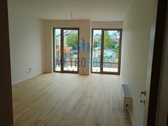 Moderní 1+kk s terasou, předzahrádkou a parkováním – novosta - 12