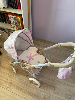 Kočárek pro panenky italské zn. DeCuevas Toys s batůžkem - 12