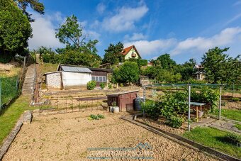 Prodej zahrady se zděnou chatkou, výměra 1118m2, výhled na L - 12