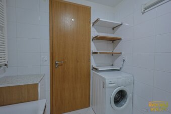 Moderní byt 2+kk se soukromou zahradou, garáží a výhledem do - 12