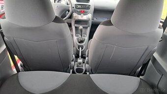 Peugeot 107 1,0i  manuál    06/2011   po STK       111.600km - 12