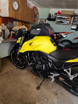 Honda CB 750 Hornet - 12