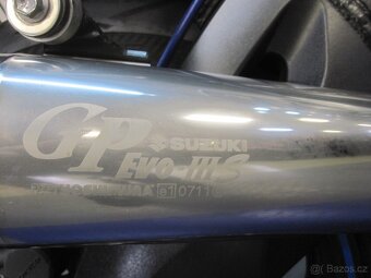 Suzuki GSX-R 750 - 12