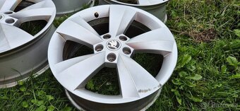 Alu kola originál Škoda 5x112 6,5x17 ET38 565 601 025 J - 12