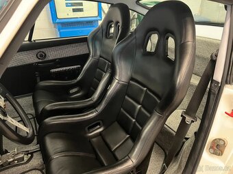 Porsche 911 Carrera z roku 1988 - 12