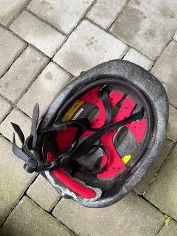 Cyklistické helmy - různé velikosti a motivy - 12