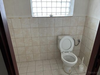 Prodej RD dvě bytové jednotky, prostorná dvou garáž s pozemk - 12