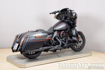 Harley-Davidson FLHXSE CVO Street Glide PL6 - 12
