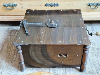 Starožitný hrací stroj, flašinet Ariston, 1890 - 1900 - 12