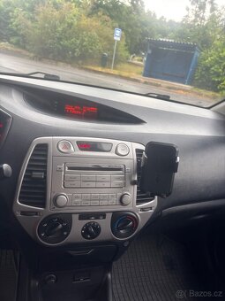 Hyundai i20,TOP NAJEZD 120 000km, GARÁŽOVANÉ,1.2Benzin,STK - 12