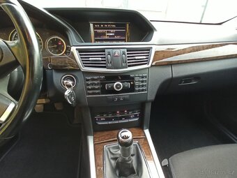 MERCEDES E220CDi W212 - 11/2010 - MANUÁL - PĚKNÝ- BEZ KOROZE - 12