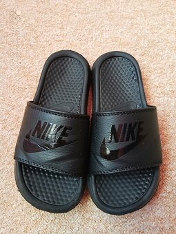 Pantofle zn."NIKE" vel."32" - 12