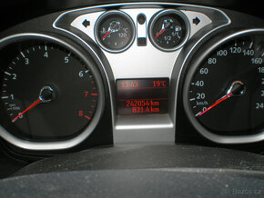 FORD FOCUS KOMBI 1.6/74KW,r.v.2009 - 12