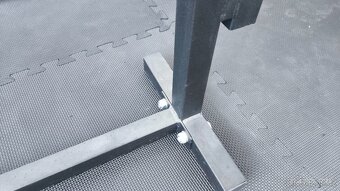 Lavice na bench press - 12
