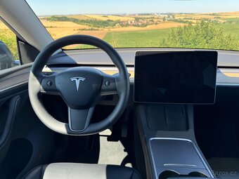 Tesla Model Y Standard Range Tažné 2023 87k km SoH 96% - 12