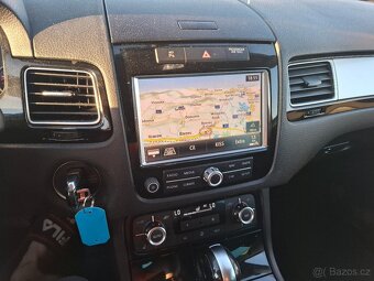 VW Touareg 3.0 TDI Klima Alu Tažné Model Model 2011.-- - 12