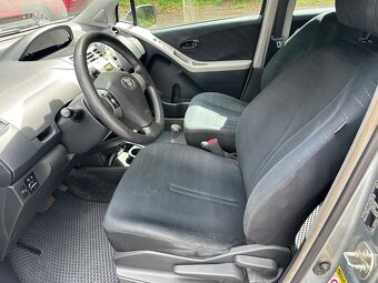 Prodám Toyota Yaris 1.3i 64kw automat - 12