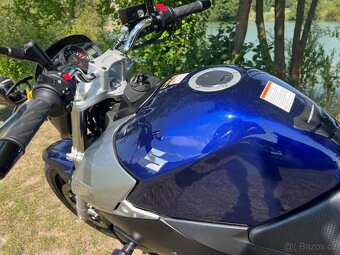 Suzuki GSR 600 - 12