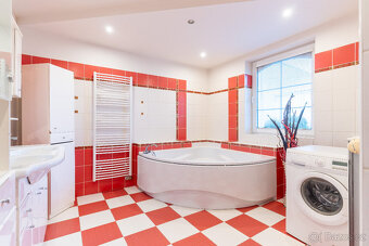 Prodej rodinného domu 200 m², pozemek 586 m² - 1111 - 12