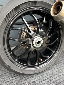 Triumph Speed Triple 1050 - 12