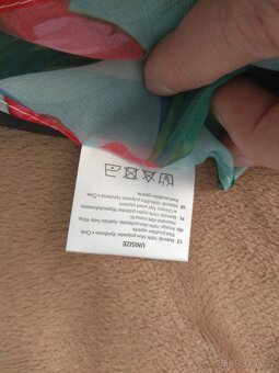 Nový dámský plážový set Avon - taška, velký šátek - 12
