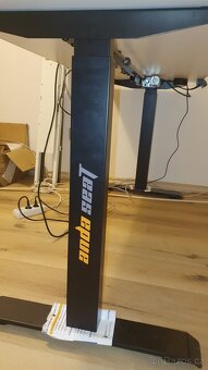 Elektrický polohovatelný herní stůl AndaSeat - 12