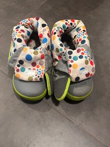 Zimní sněhule Crocs Crocband Gust boot J1 (EUR 32/33) - 12