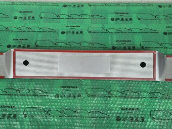 zadní odrazový panel mezi světla HELLA Škoda Felicia před FL - 12