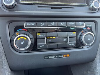 VW Golf 1.6 MPi Senzory, ALU, Výhřev Sedadel - 12