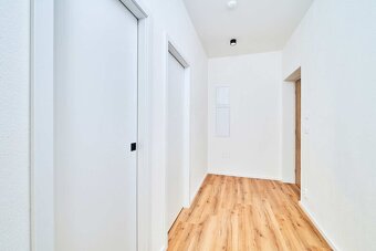 Moderní byt 2+kk s balkonem, parkovacím stáním a zahradou, l - 12