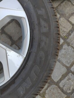 Prodám orig alu 16 Dacia Duster 5x114,3 ET 40 letní pneu - 12
