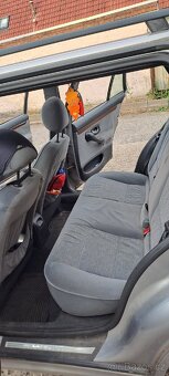 Peugeot 406 combi (pro 7 osob, 2.0 HDi, chip na 100 kW) - 12