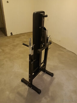 Lavice a dvourucni cinka na posilovani Bench press - 12
