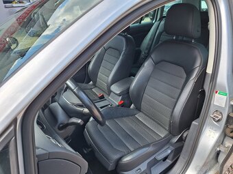 Volkswagen Golf 1.4 TSi 90KW Kombi HighLine, S.Kniha - 12