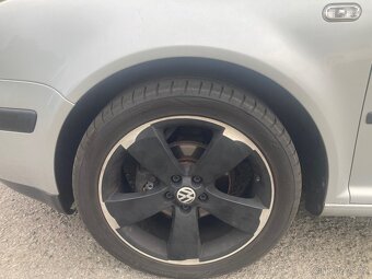VW Golf 1.6 16V - 12