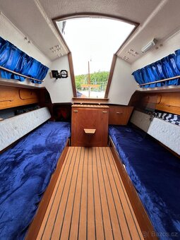 Kajutová plachetnice Friendship 27 - 12