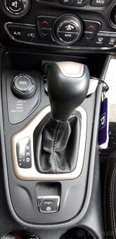 Jeep Cherokee - 12