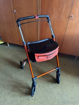 Zdravotnická polohovací postel, vozík, chodítko - 12