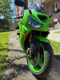 Kawasaki Ninja ZX6RR - 12