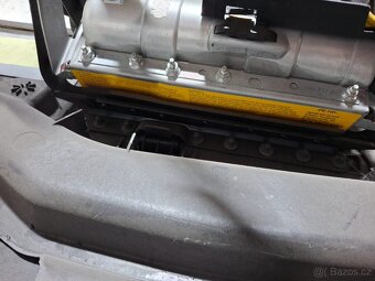Přední panel interiéru vozu VW Phaeton - 12