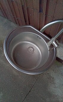 NEREZOVÝ DŘEZ - 12