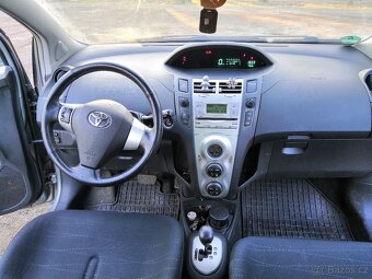 Toyota Yaris II automat - 12