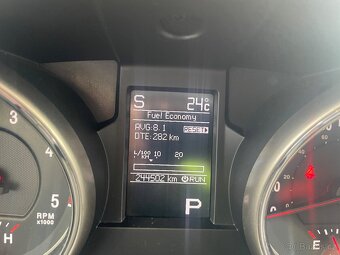 Jeep Grand Cherokee WK2 - 12