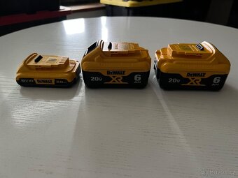 Dewalt Nové Batteries 20V XR 6.0ah 2.0ah  $$$$$$$$$$$$$$$$$$ - 12