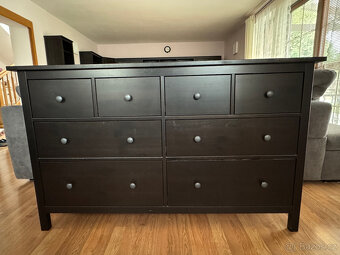 Prodám Hemnes Ikea černý masiv - 12