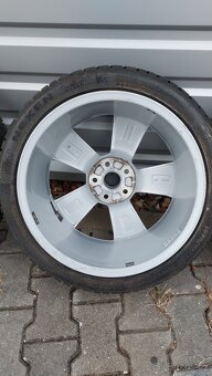Alu kola 5x112 r18 škoda octavia zimní pneu - 12