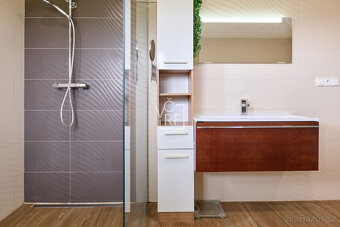Prodej rodinného domu 5 + kk 214m² ve Stěžerách - 12
