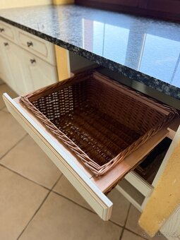 Kuchyňská linka včetně žulové desky - 12