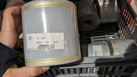 Prodám stuhy 100 a 75 mm široké více barev - 12